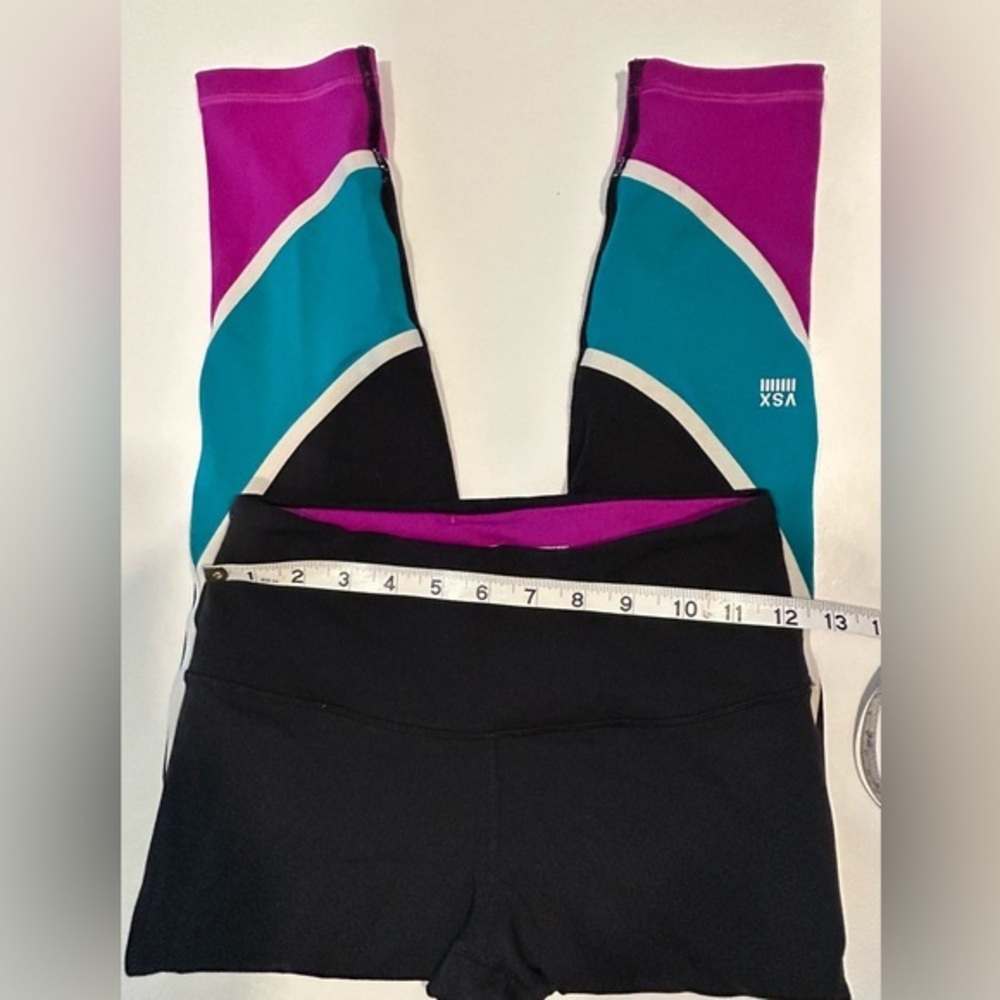 VICTORIAS SECRET SPORT CAPRI KNOCKOUT SIZE EXTRA SMALL BLACK, FUSCHIA, & WHITE
